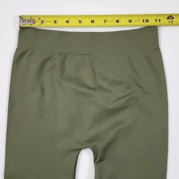 Zenana Outfitters Women's 2 Pairs Sesmless Crop Leggings Blue Green Size S/M - Picture 14 of 16